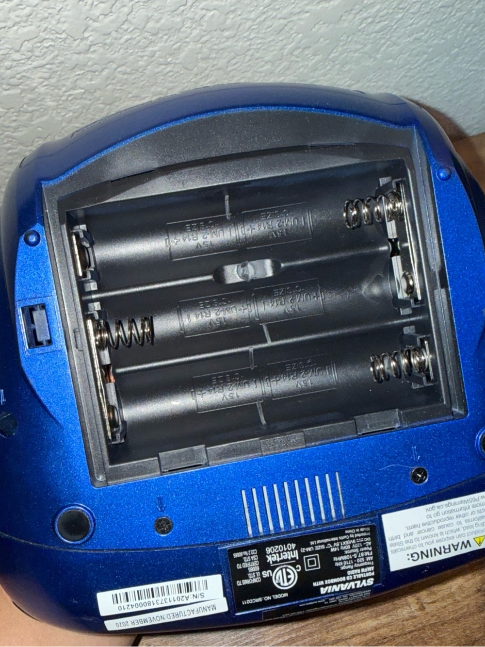 Sylvania Retro CD Player Boombox - Blue - Picture 8 of 8